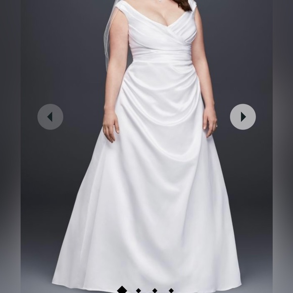 Plus size wedding dress - Picture 8 of 8